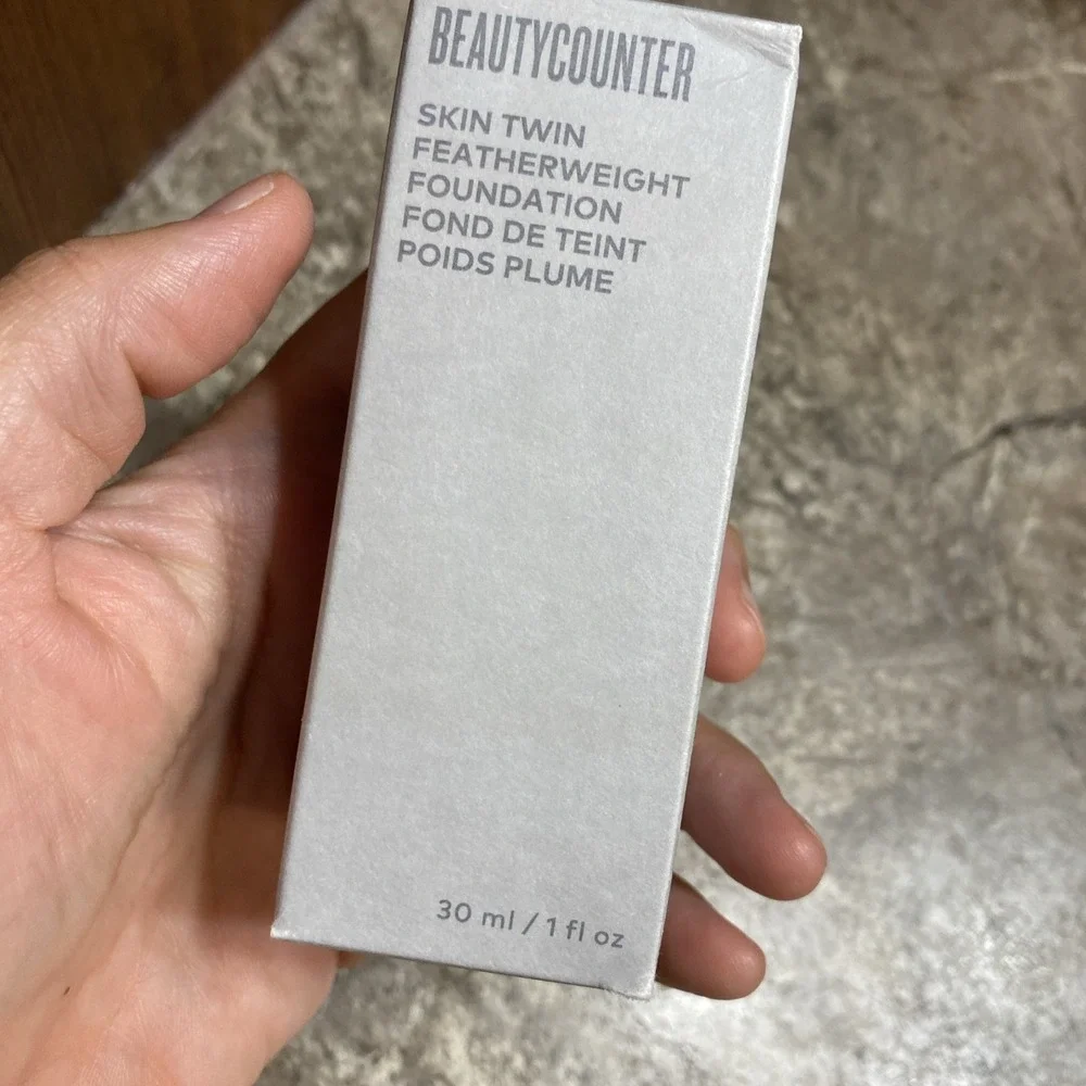 BNIB BEAUTYCOUNTER Skin‎ Twin Featherweight Foundation 1 fl oz Each Dark 520
